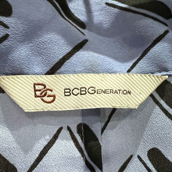 BCBG Bleach Blue Wrap Blouse Size Large - Picture 9 of 16